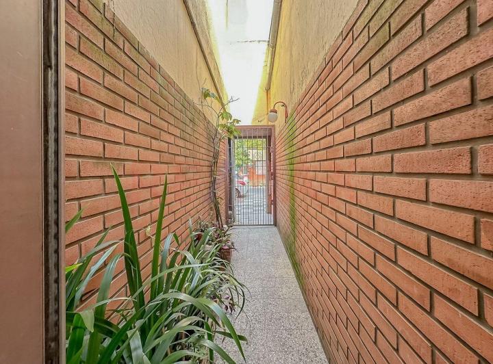 VENTA CASA lote propio a RECICLAR en SAAVEDRA 2