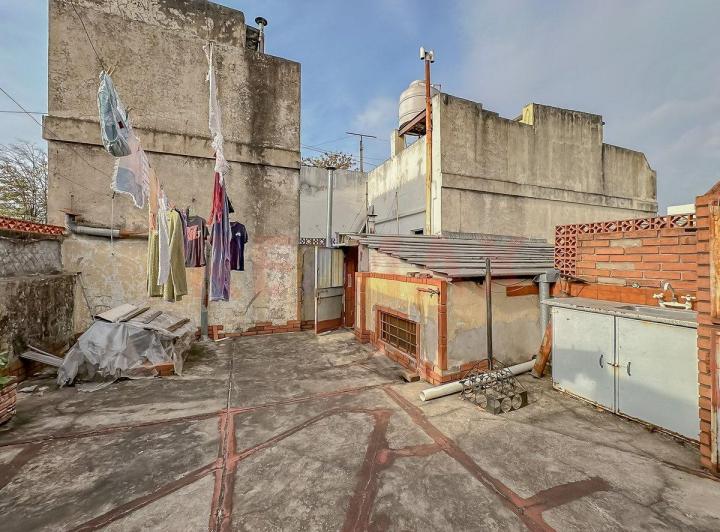 VENTA CASA lote propio a RECICLAR en SAAVEDRA 4