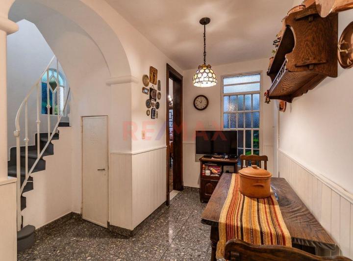 VENTA CASA DE ESTILO 5 AMB TERRAZA COCHERA FLORES 2