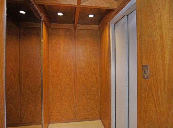 VENTA SEMIPISO DE CATEGORIA 5 AMB + DEP Y COCHERA 1