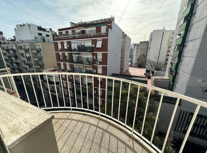 Alquiler amp 2 amb c/balcon al frente en Caballito 2