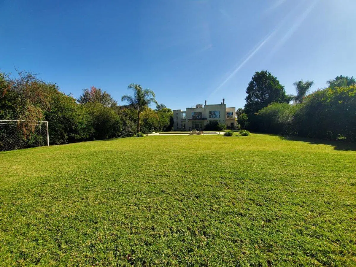 Venta Casa 5 amb. Bº Cerrado Santa Ana Fco.Alvarez 3