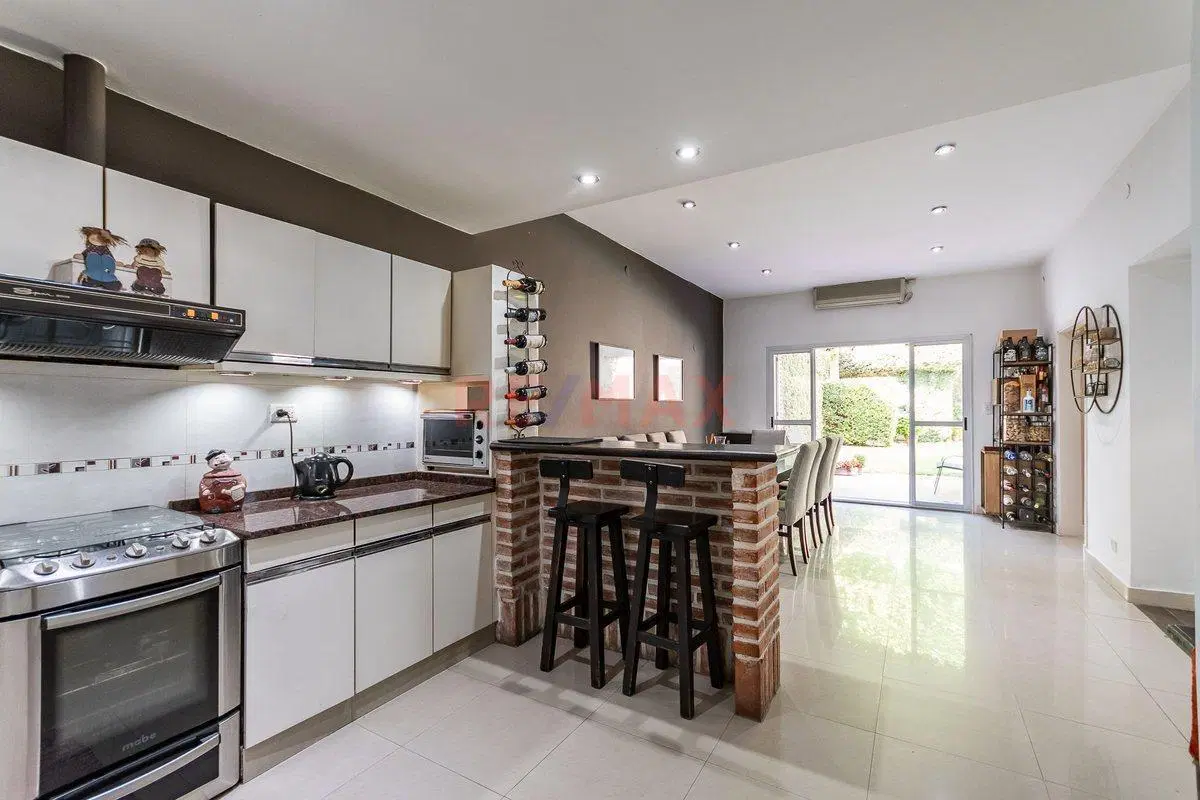 VENTA CASA HAEDO 6 AMBIENTES PILETA PARQUE COCHERA 2