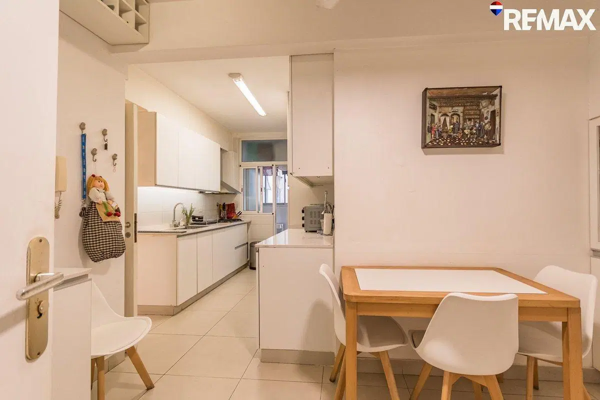 VENTA DPTO 4 AMB Y DEP. RECOLETA COCHERA OPCIONAL 4