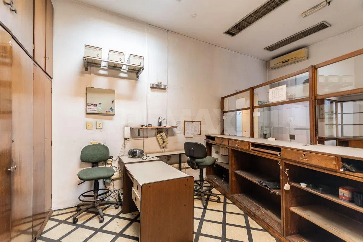 PH de 500 m2 para reciclar con balcón - Flores 3