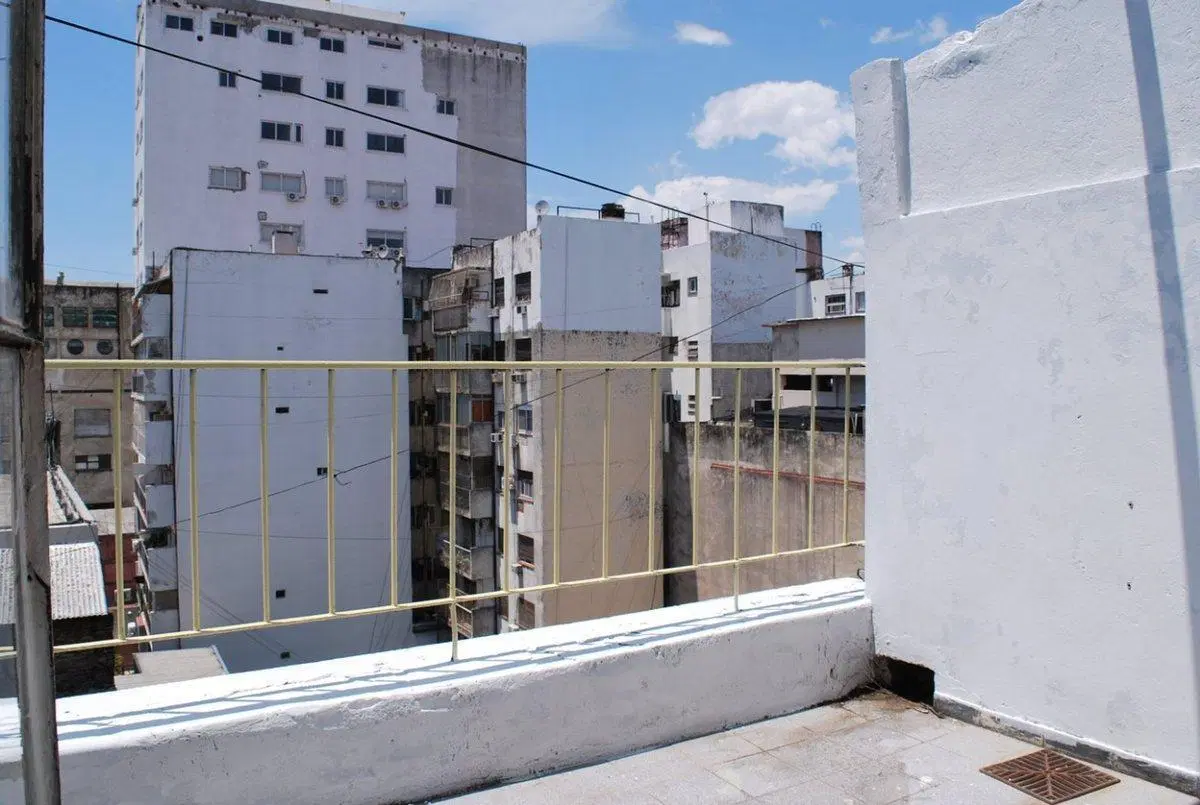 Venta oficina con balcón Barrio de  Once 4