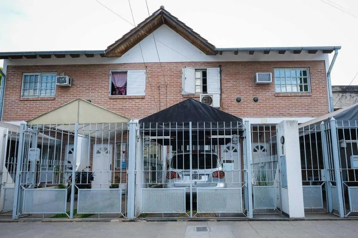 VENTA PH 3 AMB. C/ JARDÍN Y COCHERA .LANÚS.PERMUTA 3