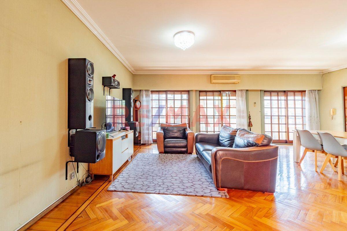 EXCELENTE PISO CON PATIO Y BALCON EN SAN CRISTOBAL