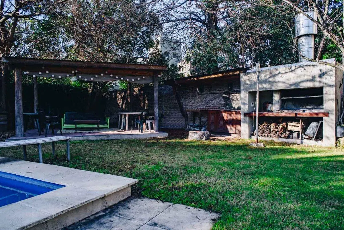 CASA 6 amb en Venta en HURLINGHAM, PILETA 3
