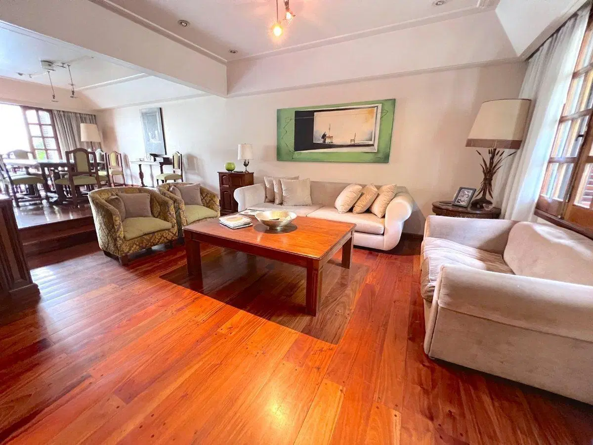 Venta casa 5 amb con jardín y pileta en Devoto 3