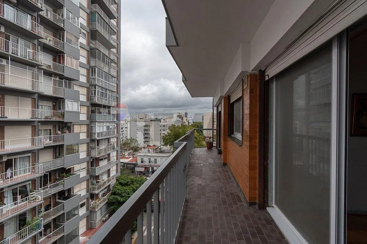 Venta departamento con balcón 4 amb. en Olivos 5
