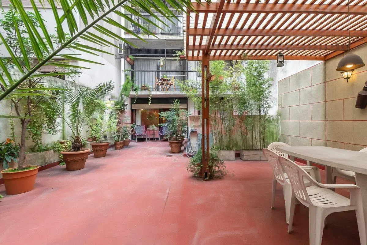 Piso en venta 4 ambientes y gran patio  Recoleta 4