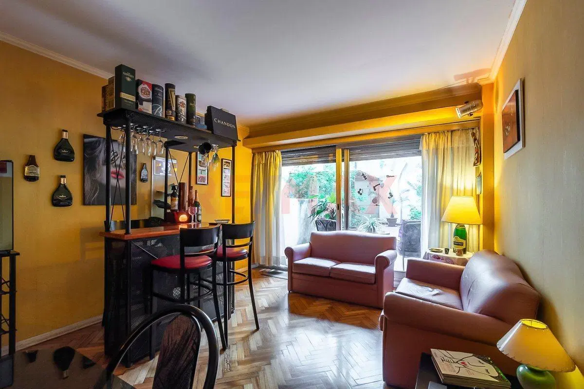 Piso en venta 4 ambientes y gran patio  Recoleta 5