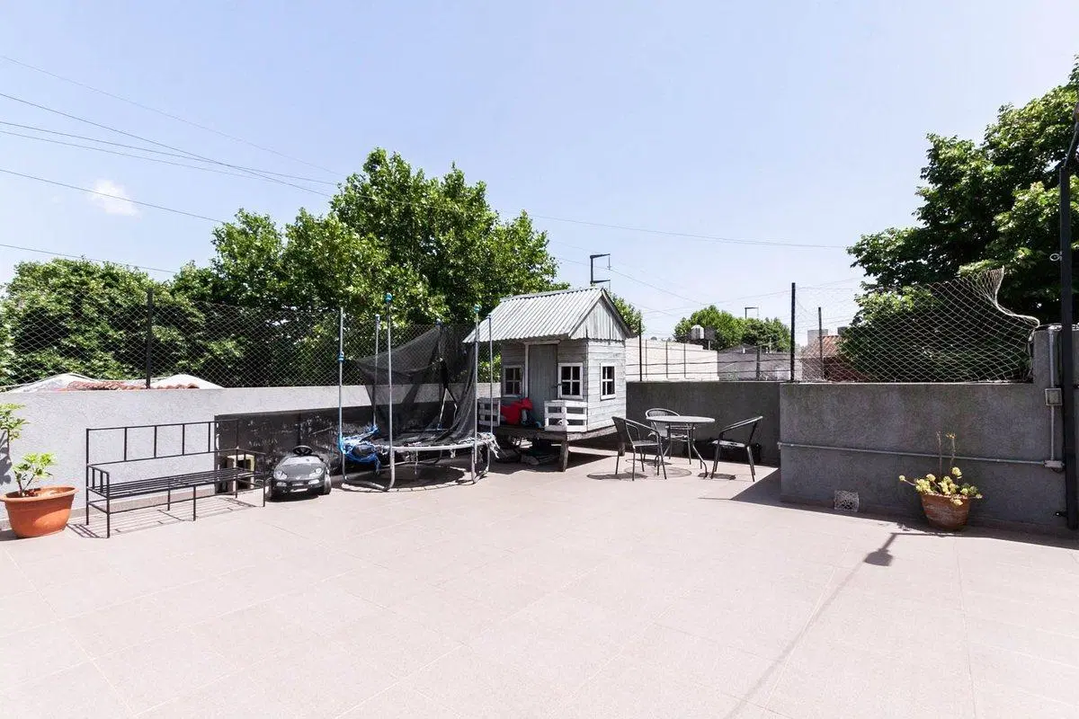 VENTA CASA 4 AMB REFACCIONADA C/TERRAZA BURZACO 3