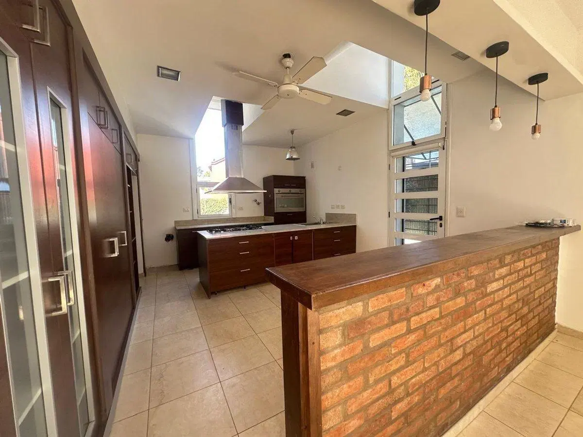 VENTA CASA DE DISEÑO EN SOLES DEL PILAR-PARRI/PILE 4