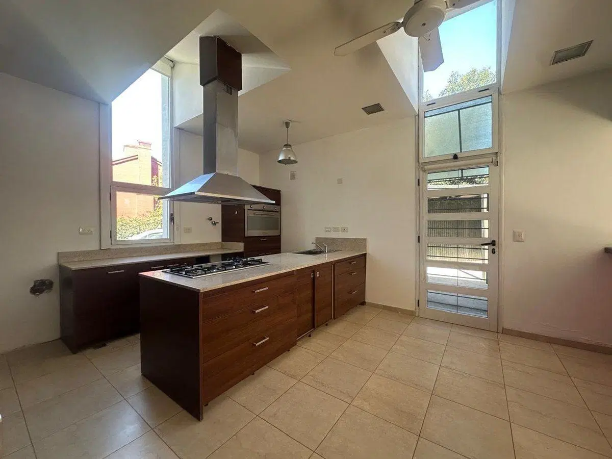 VENTA CASA DE DISEÑO EN SOLES DEL PILAR-PARRI/PILE 2