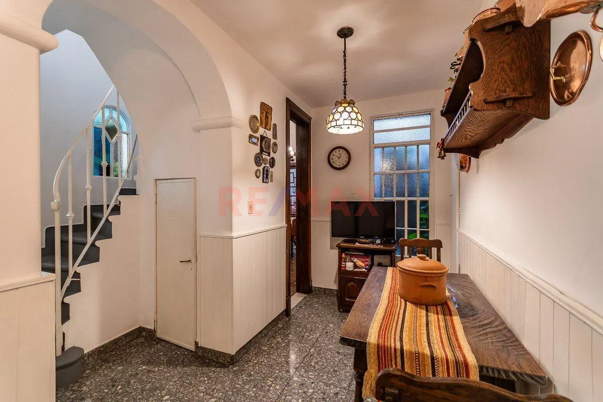 VENTA CASA 5 AMBIENTES TERRAZA COCHERA FLORES 3