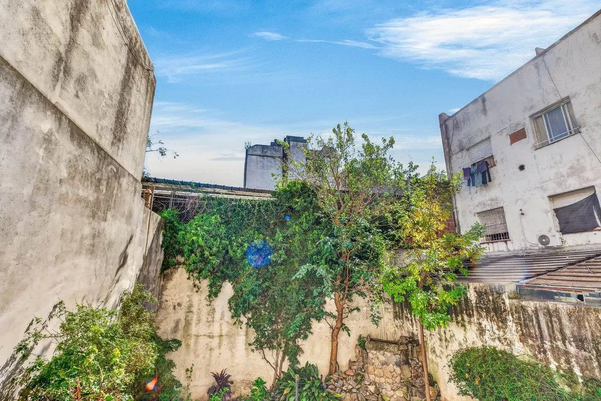 Depto 2 amb semipiso amplio refac.c/patio y balcón 2