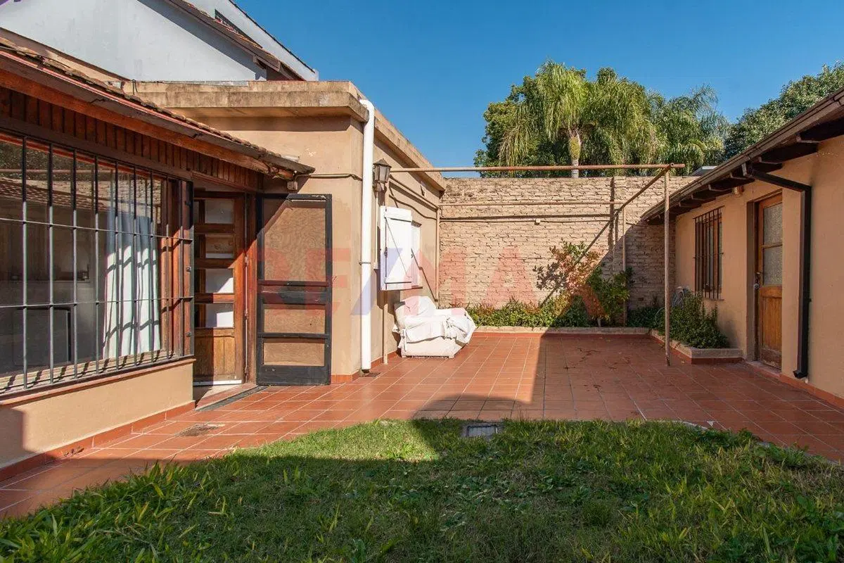 VENTA CASA 5 AMBIENTES CON PARQUE HURLINGHAM 3