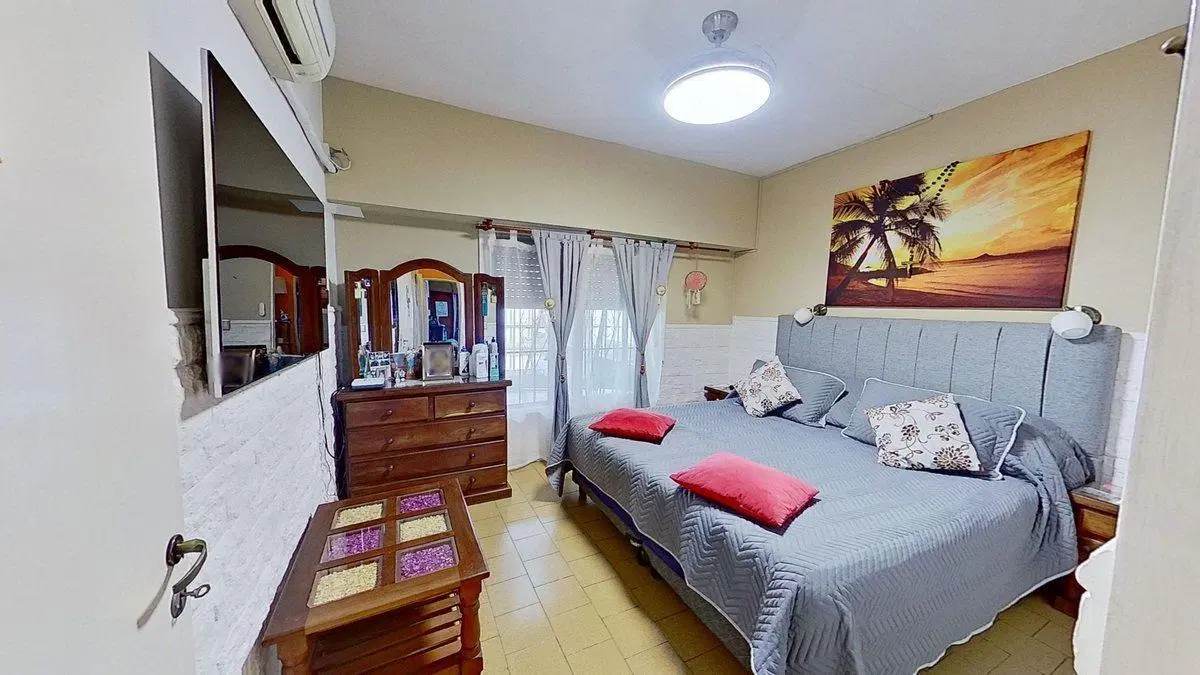 Venta Casa 5 amb cochera/ parrilla en Grand Bourg 2
