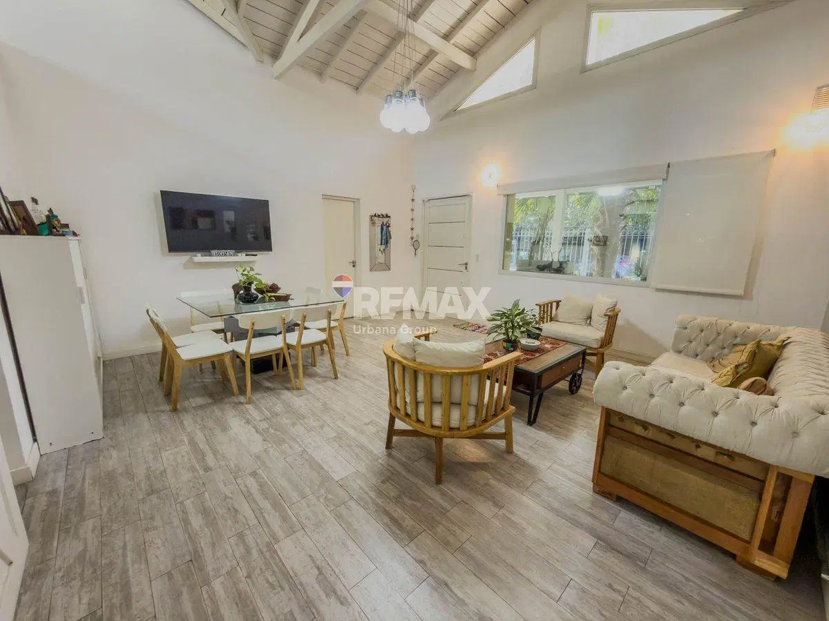 VENTA EXCELENTE CASA CH 5 AMB. C/Coch - SAN ISIDRO 2