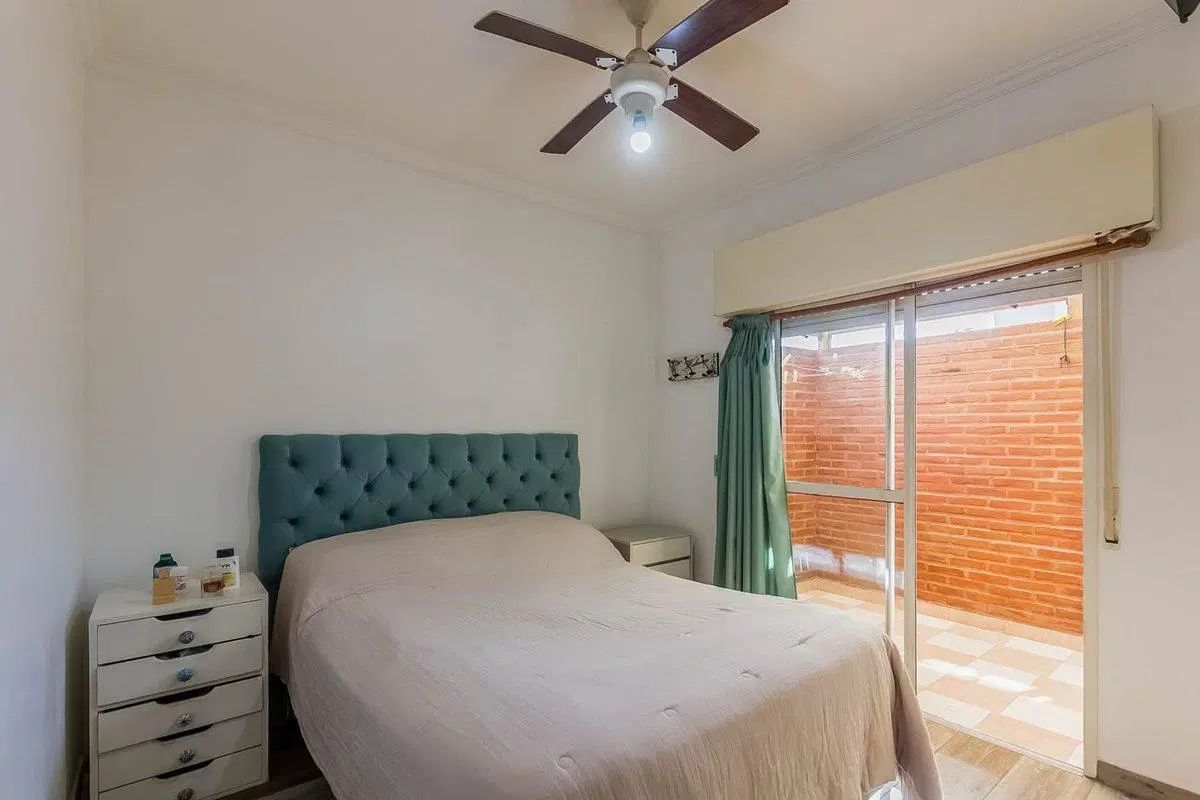 VENTA PH 2AMB REFACCIONADO CON PATIO Y COCHERA 2