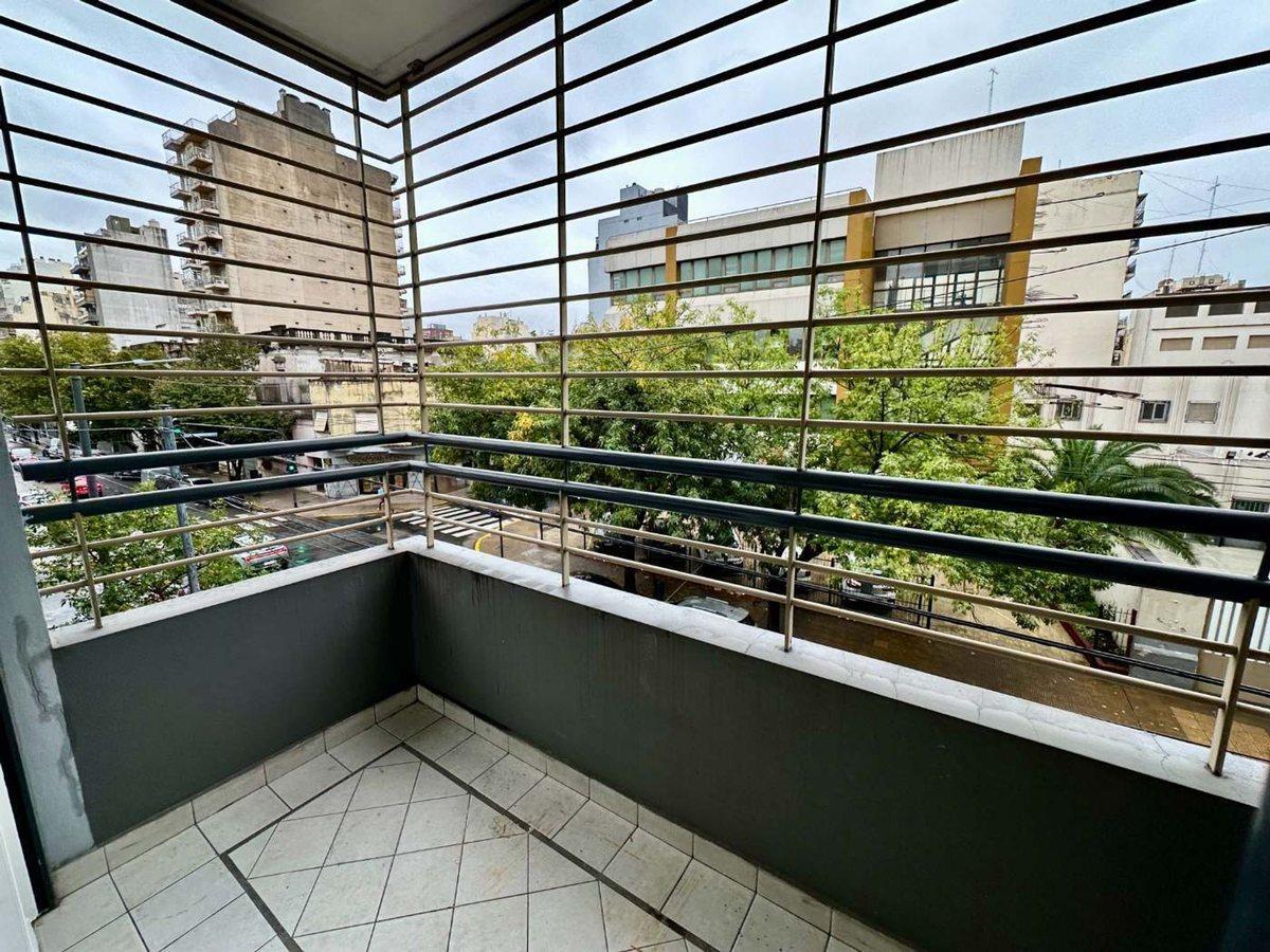 Alquiler Monoambiente con Cochera y Balcon