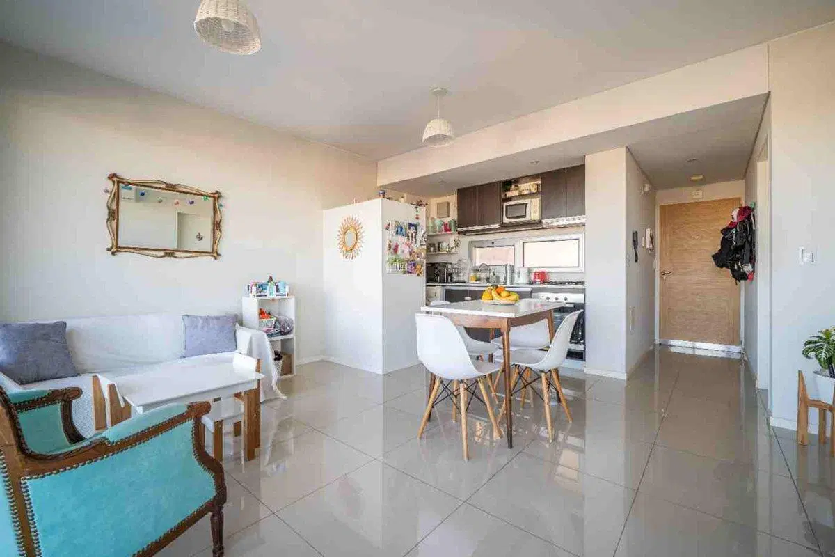 OPORTUNIDAD VENTA 2 AMB CON BALCON Y VISTA ABIERTA 3