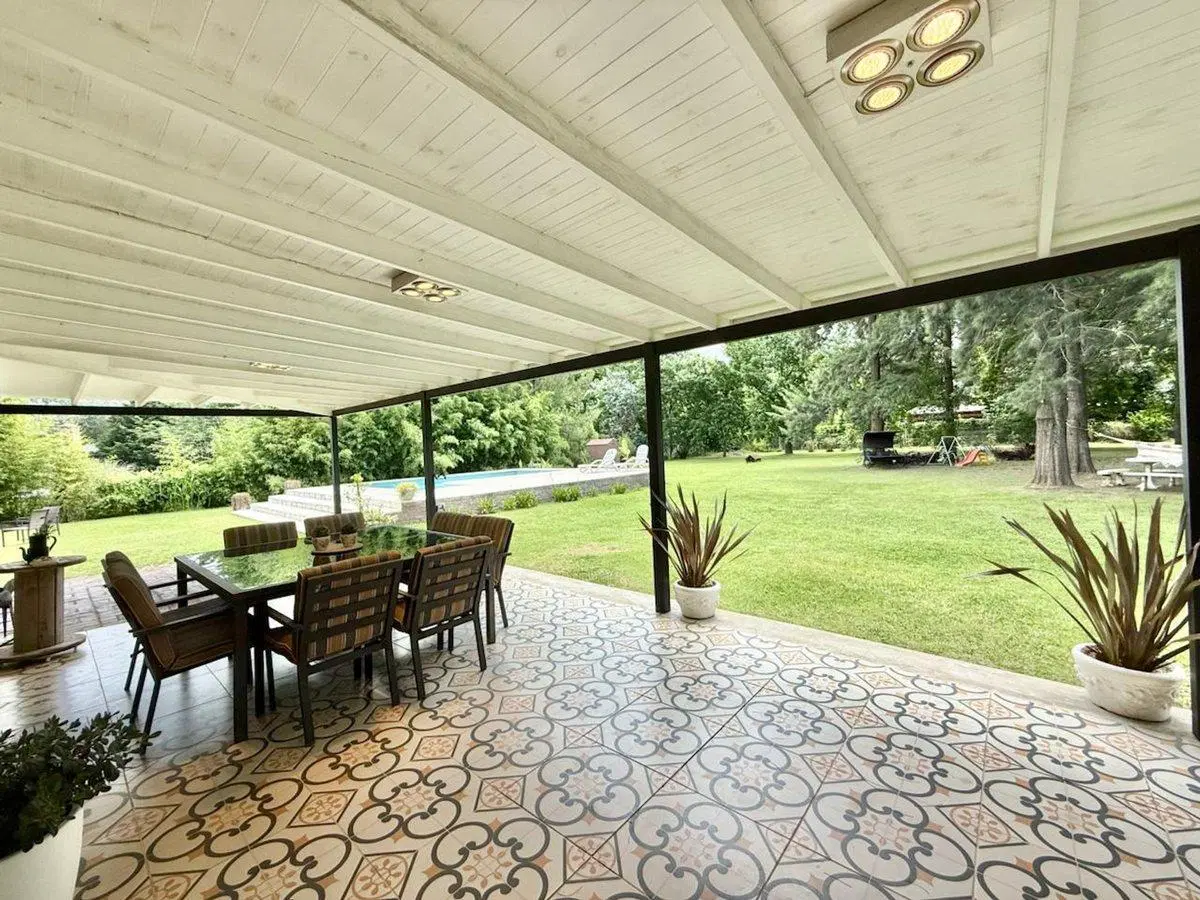 Casa 5 ambientes en Fincas de San Vicente chacras 4