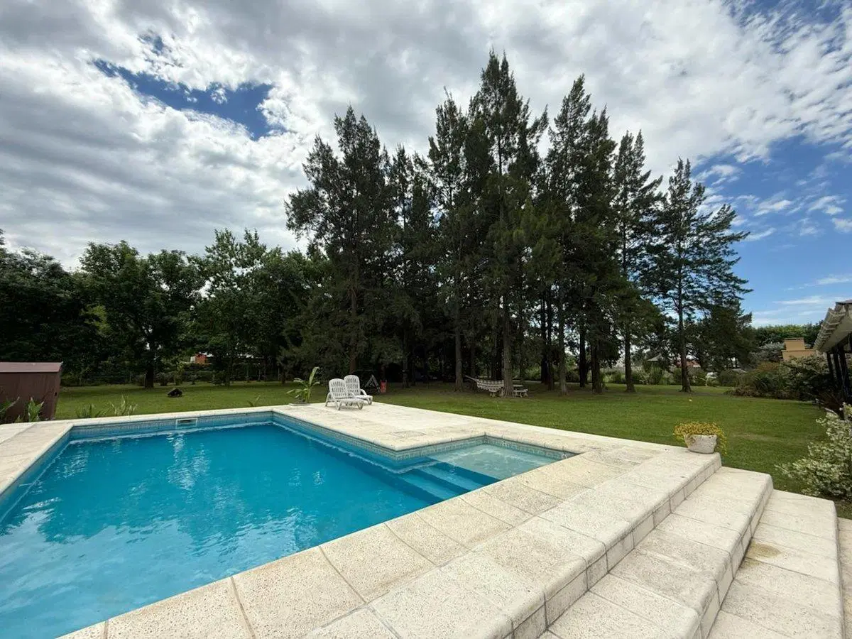 Casa 5 ambientes en Fincas de San Vicente chacras 3