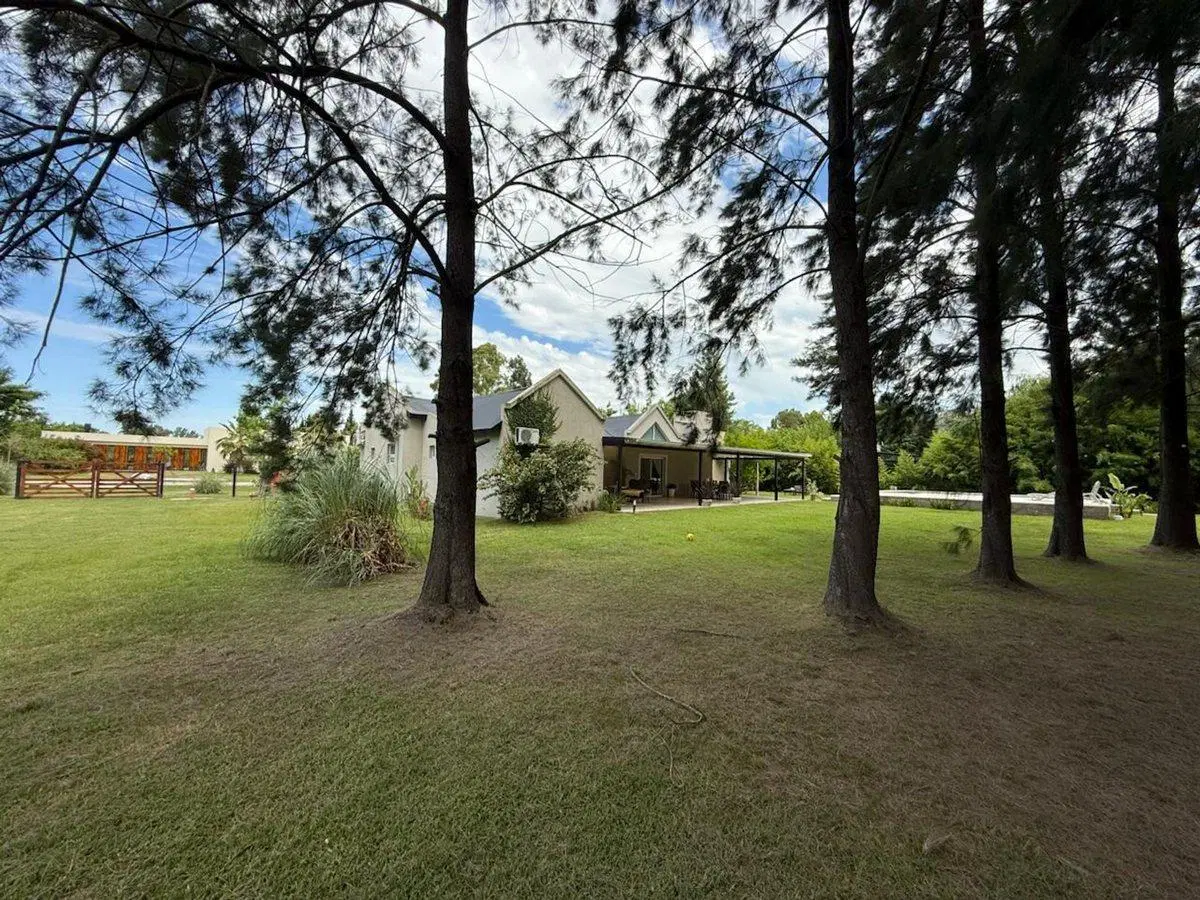 Casa 5 ambientes en Fincas de San Vicente chacras 2