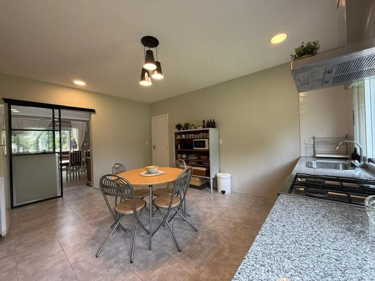Casa 5 ambientes en Fincas de San Vicente chacras 5