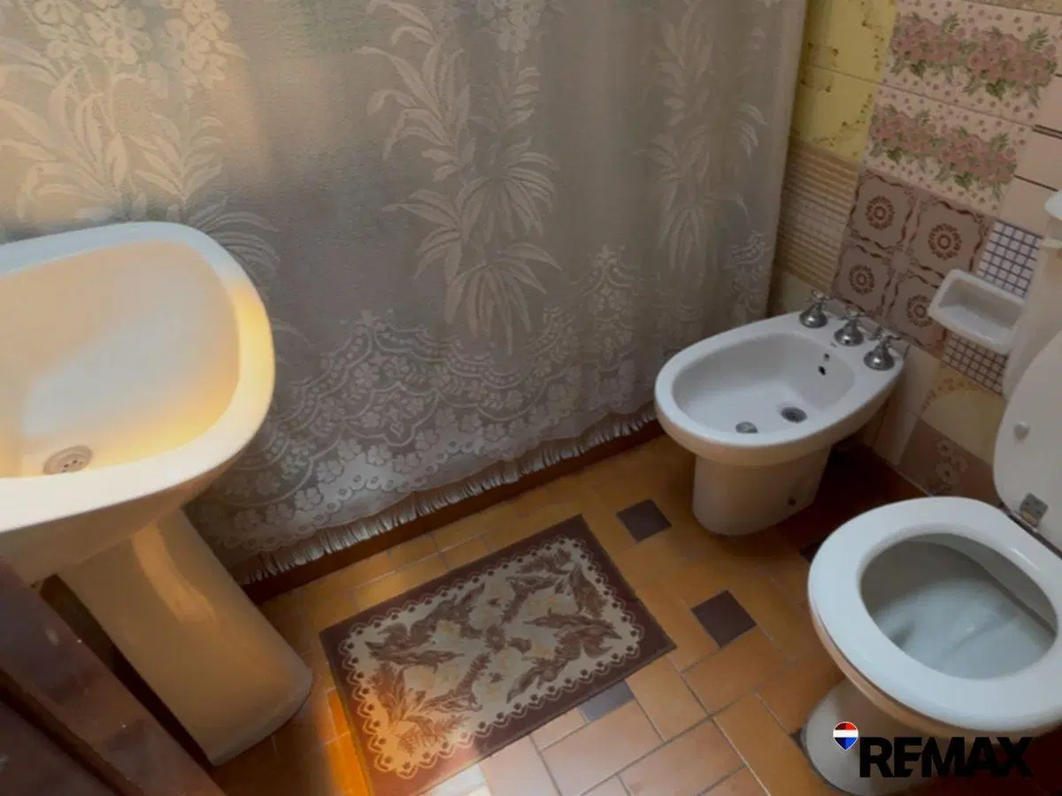 VENTA CASA FAMILIAR 4 AMBIENTES CON ESPACIO VERDE 3