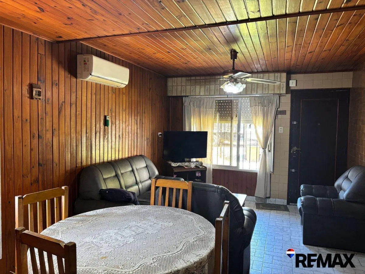 VENTA CASA FAMILIAR 4 AMBIENTES CON ESPACIO VERDE 4