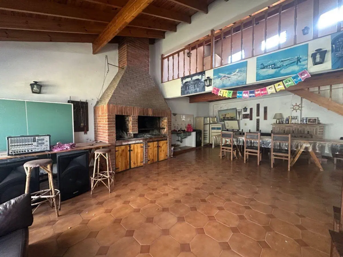 VENTA CASA PARQUE GARAGE Y QUINCHO 2