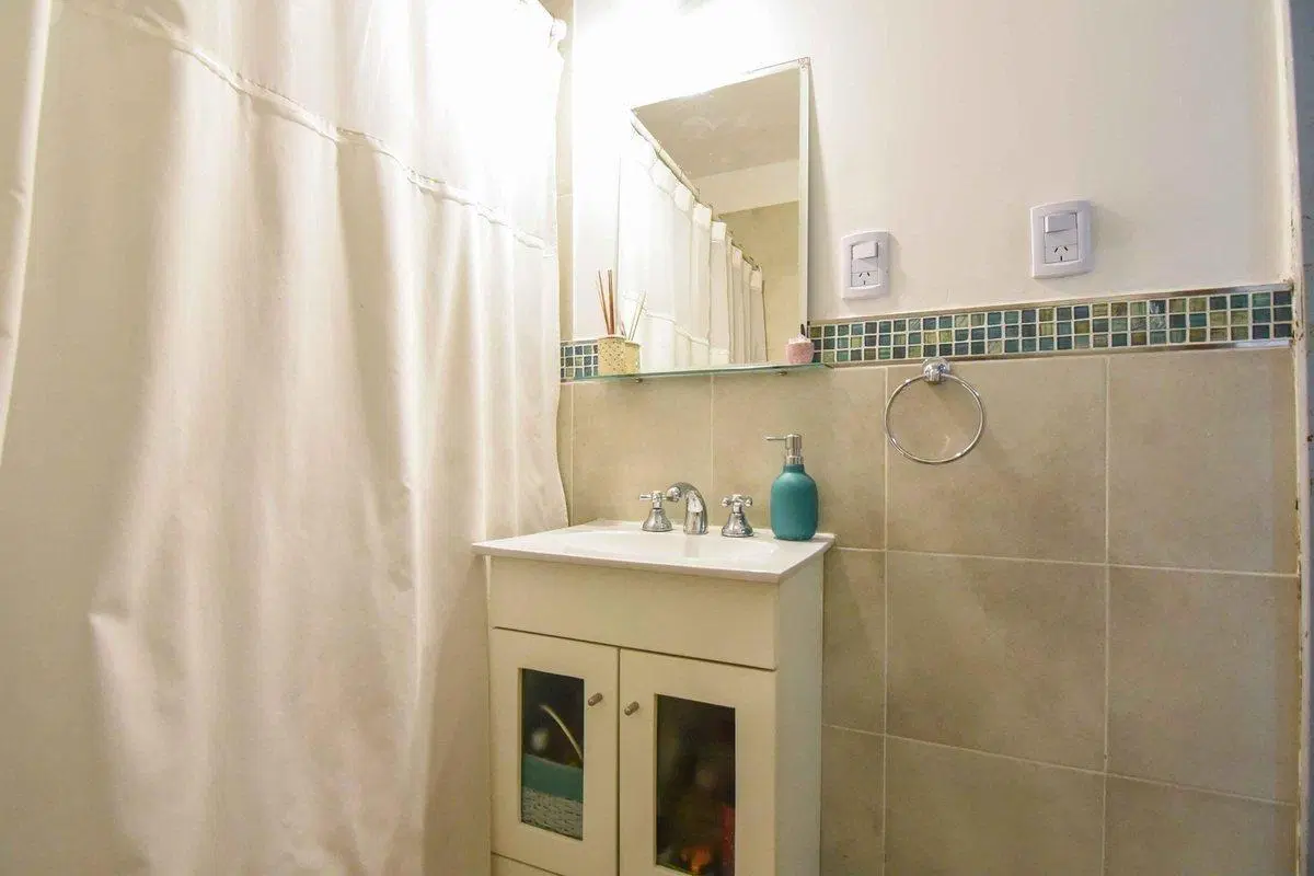 VENTA - Departamento 2 ambientes con patio Coghlan 5