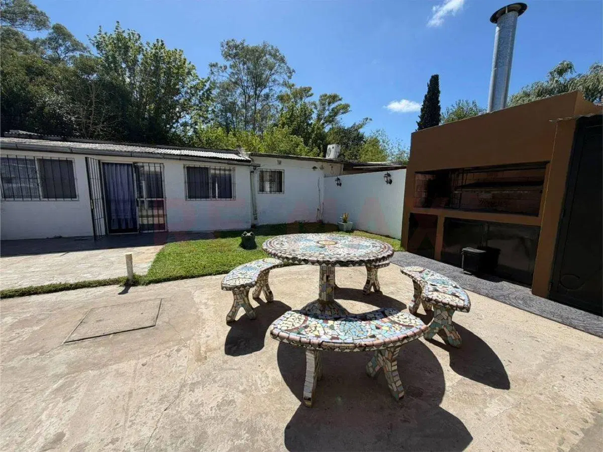 Venta casa jardín, parrilla y cochera Benavidez 3