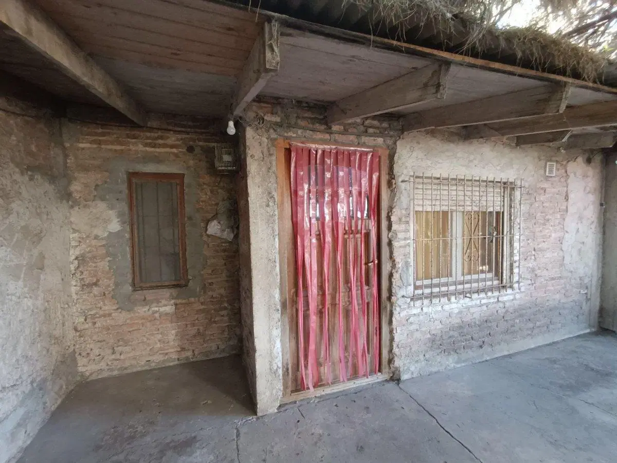 Venta terreno con casa 3 amb y parque Berazategui 3