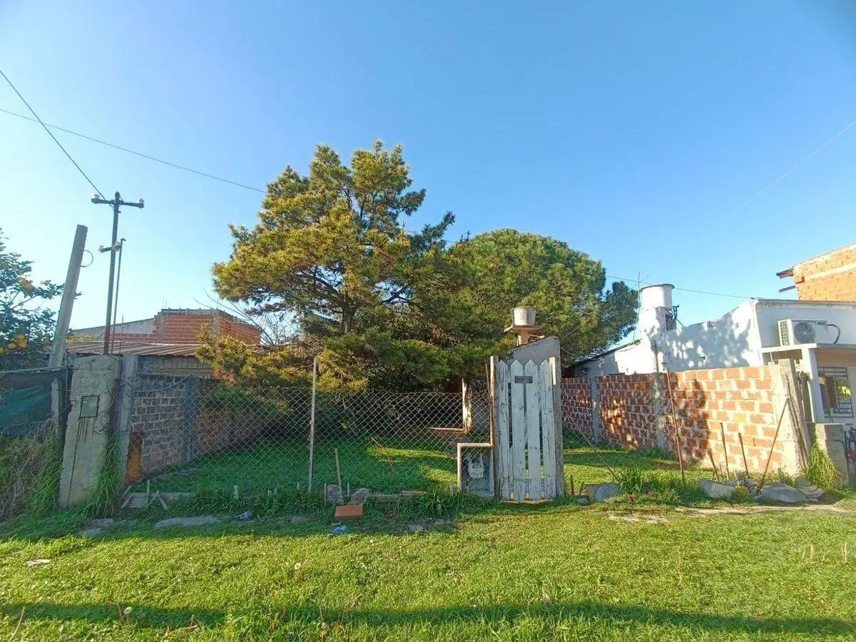 Venta terreno con casa 3 amb y parque Berazategui 4
