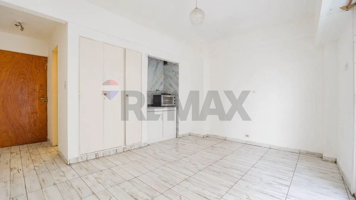 Venta Depto monoambiente, San Nicolas, con balcón 2
