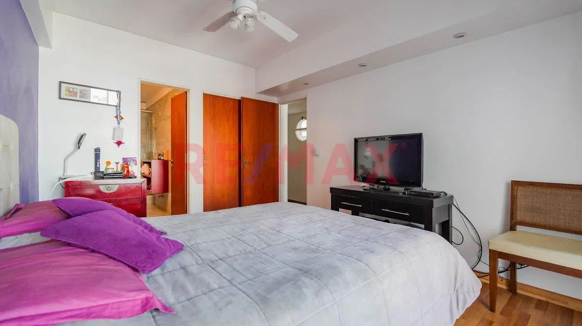 VENTA DEPTO 4 AMB + ESCRITORIO EN CABALLITO, COCH. 2