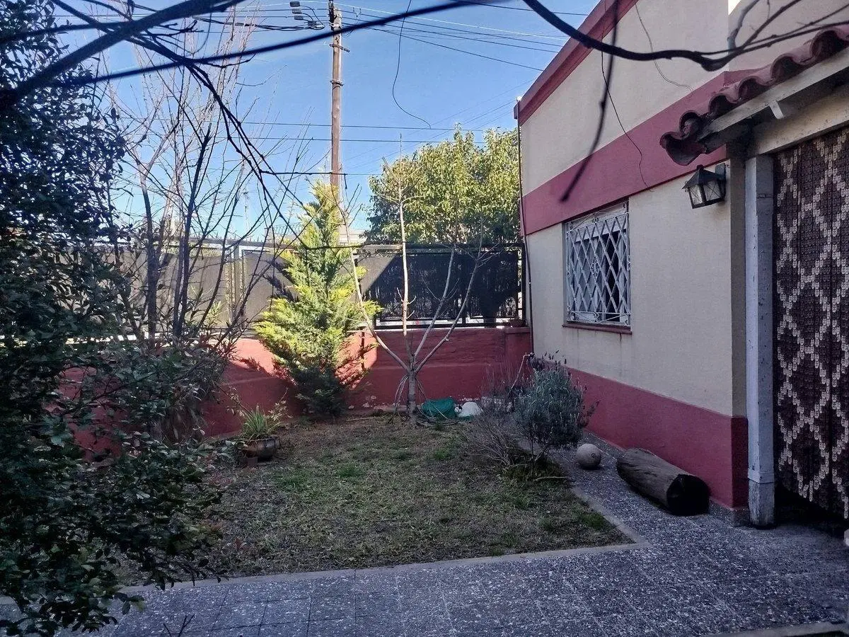 CASA  4 AMB.COCHERA  ALDO BONZI AMPLIO JARDIN 5