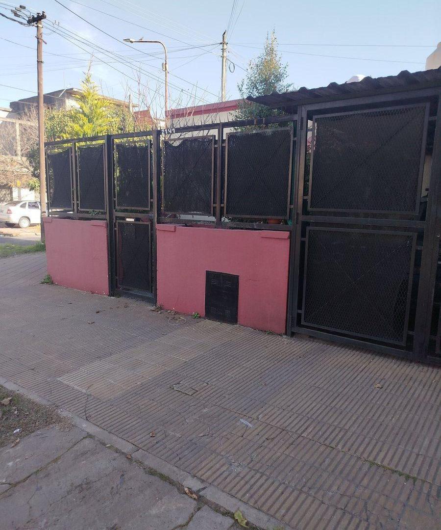 CASA 4 AMB.COCHERA ALDO BONZI AMPLIO JARDIN