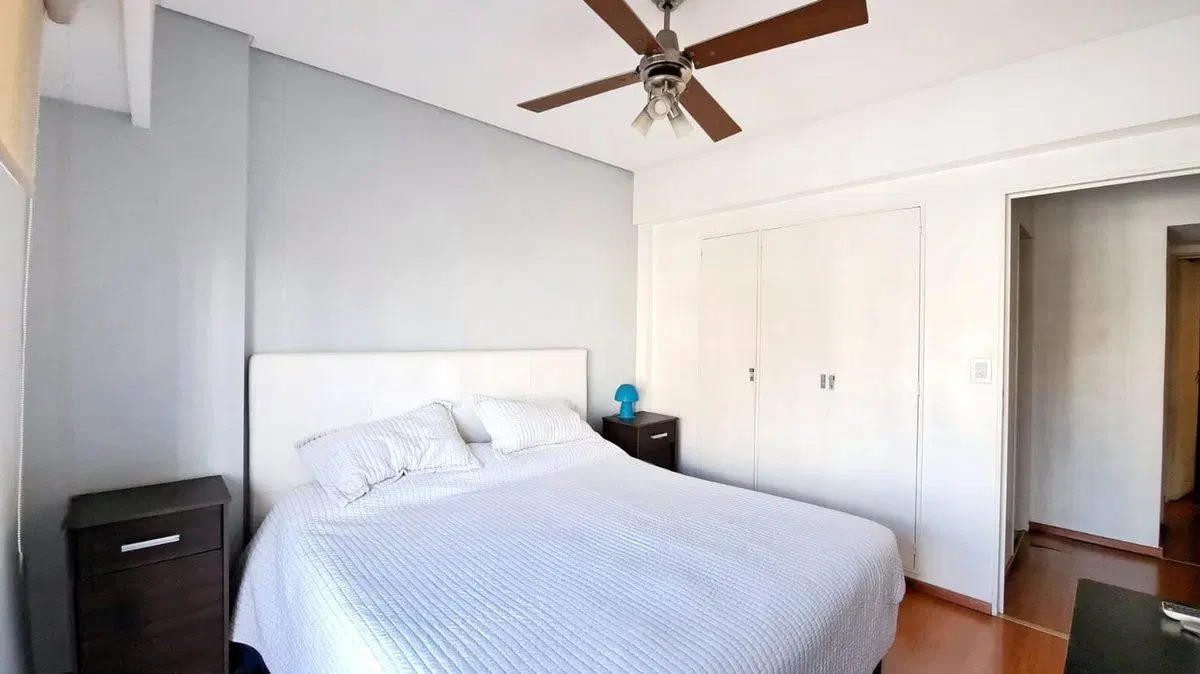Depto 4 amb con balcón en venta en Almagro 8