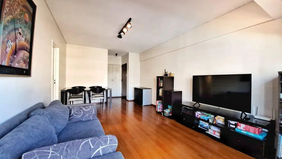 Depto 4 amb con balcón en venta en Almagro 2