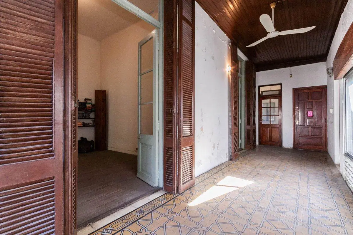 NUEVO VALOR - Casa jardín y patio a reciclar 3
