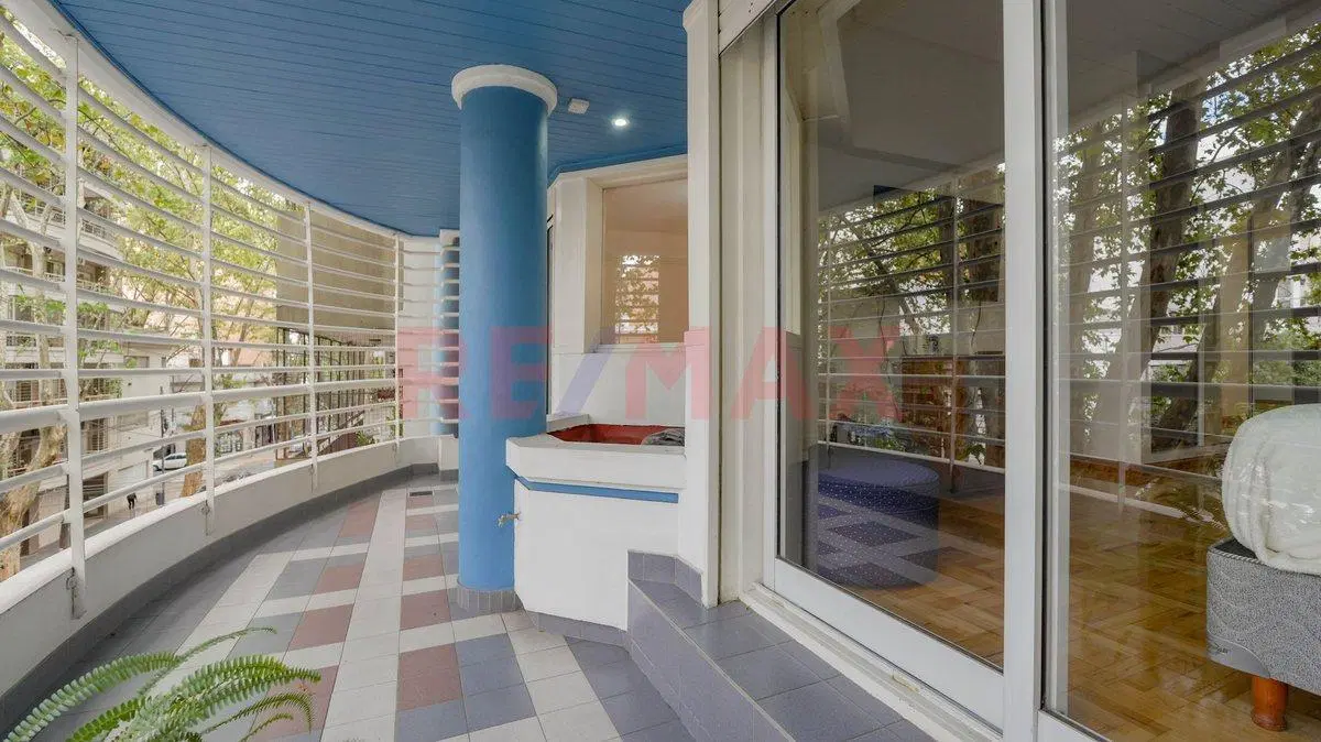 SEMIPISO VENTA FLORES 3 AMB C/COCHERA Y BAULERA 5