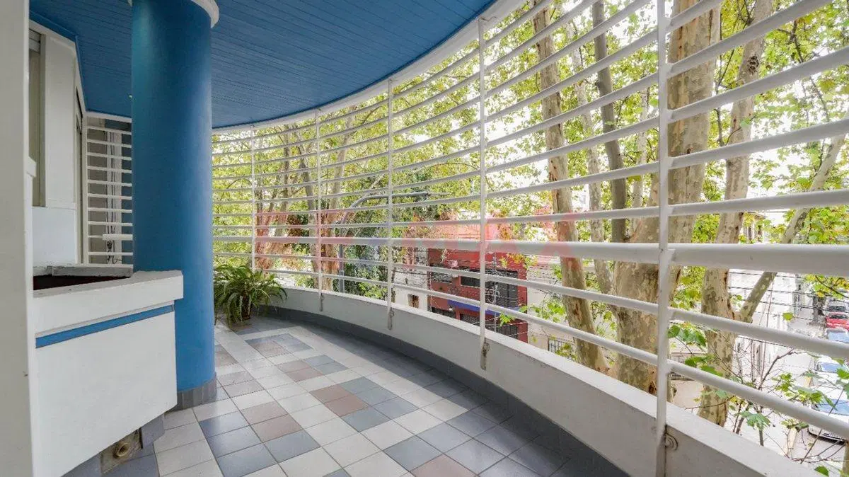 SEMIPISO VENTA FLORES 3 AMB C/COCHERA Y BAULERA 2