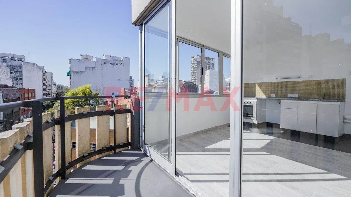 VENTA DEPTO . 3 AMBIENTES . ABASTO . + BALCONES 2