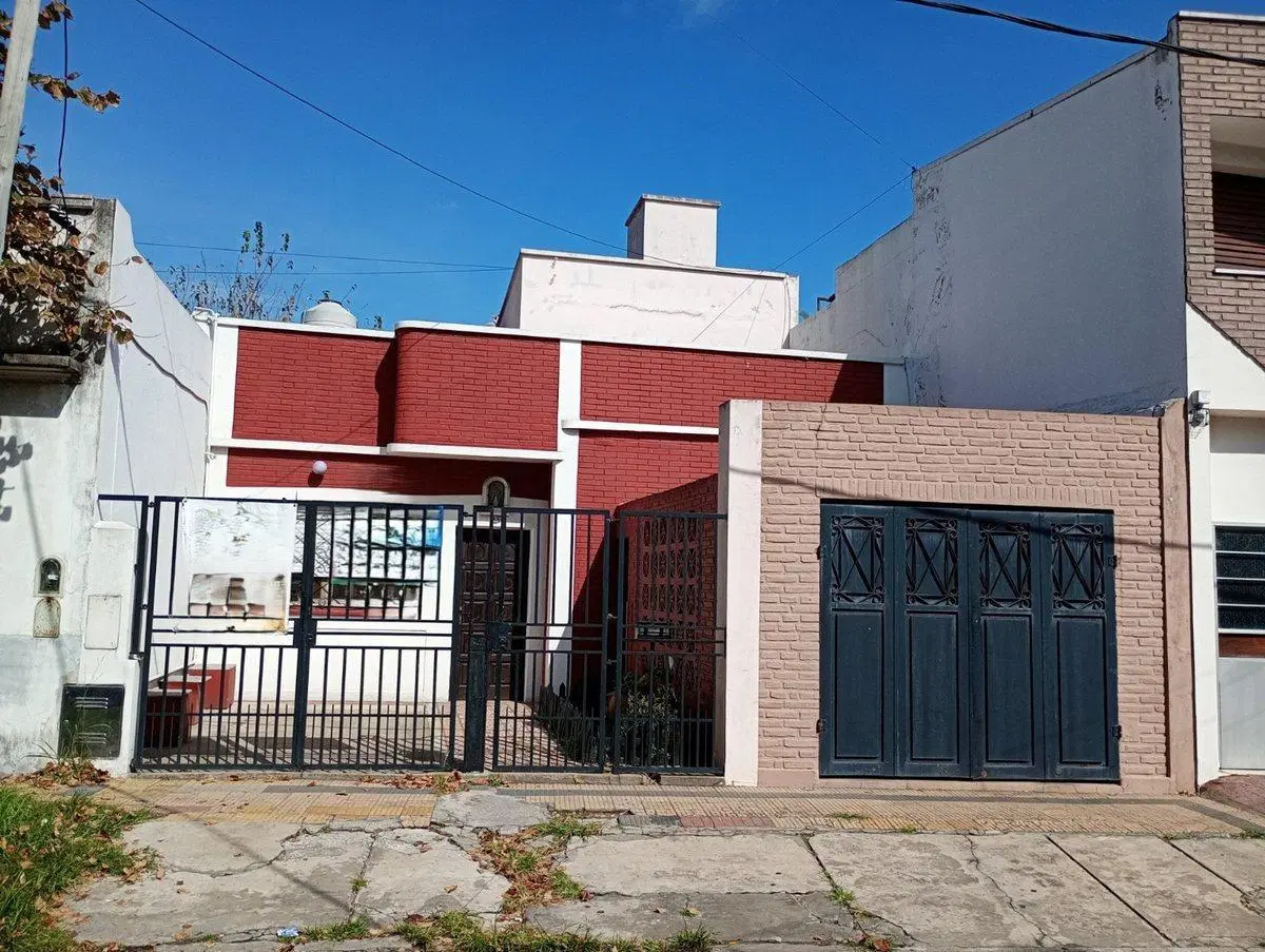 VENTA CASA PATIO PARRILLA COCHERAS TERRAZA LANUS 8